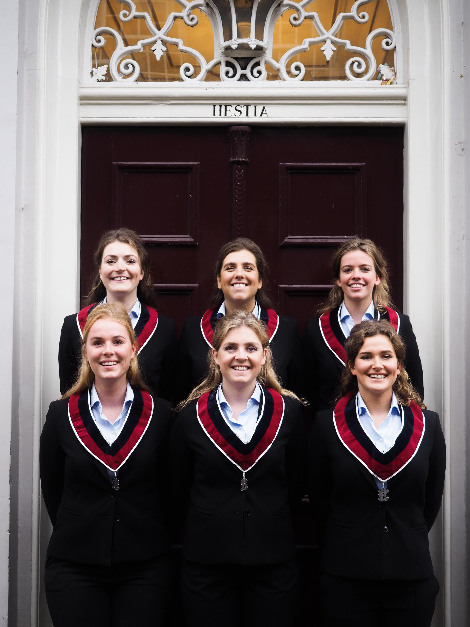 Groepsfoto_Commissie_21-22.jpg