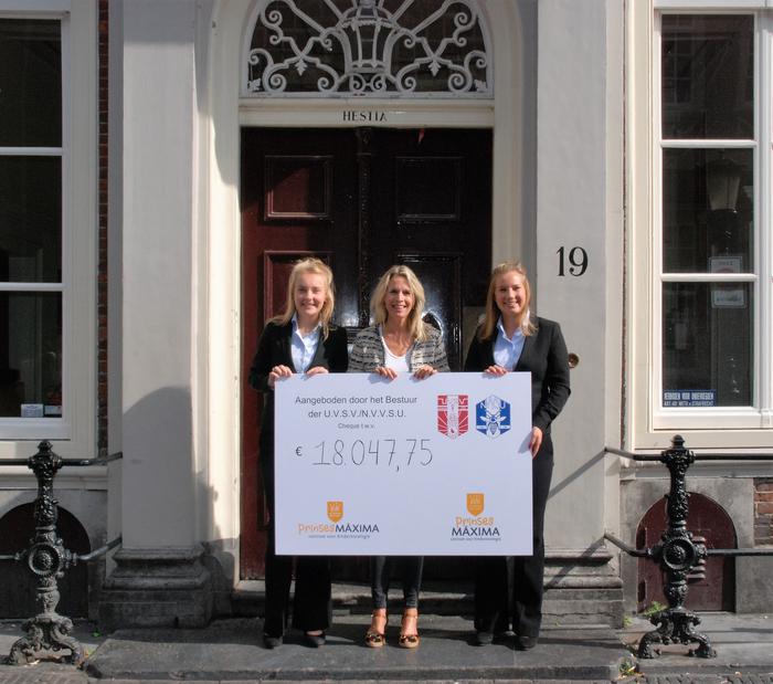 Prinses_Maxima_Centrum_Chequeoverhandiging_UVSV_NVVSU.JPG